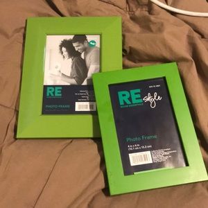 Set of 2 green picture frames